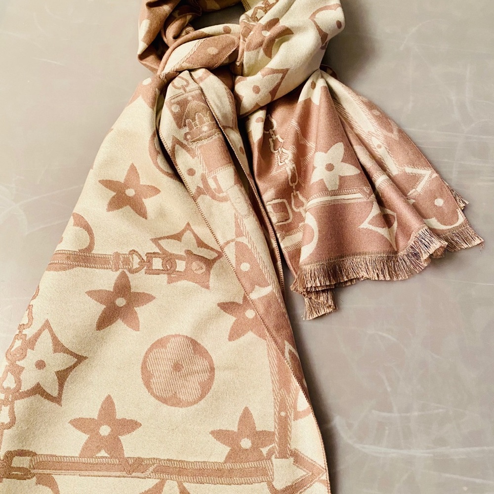 Lady Scarf - Picture 5 of 8